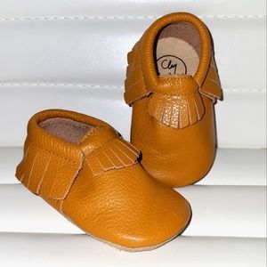 Kid's Shoes: Size 3, Clay